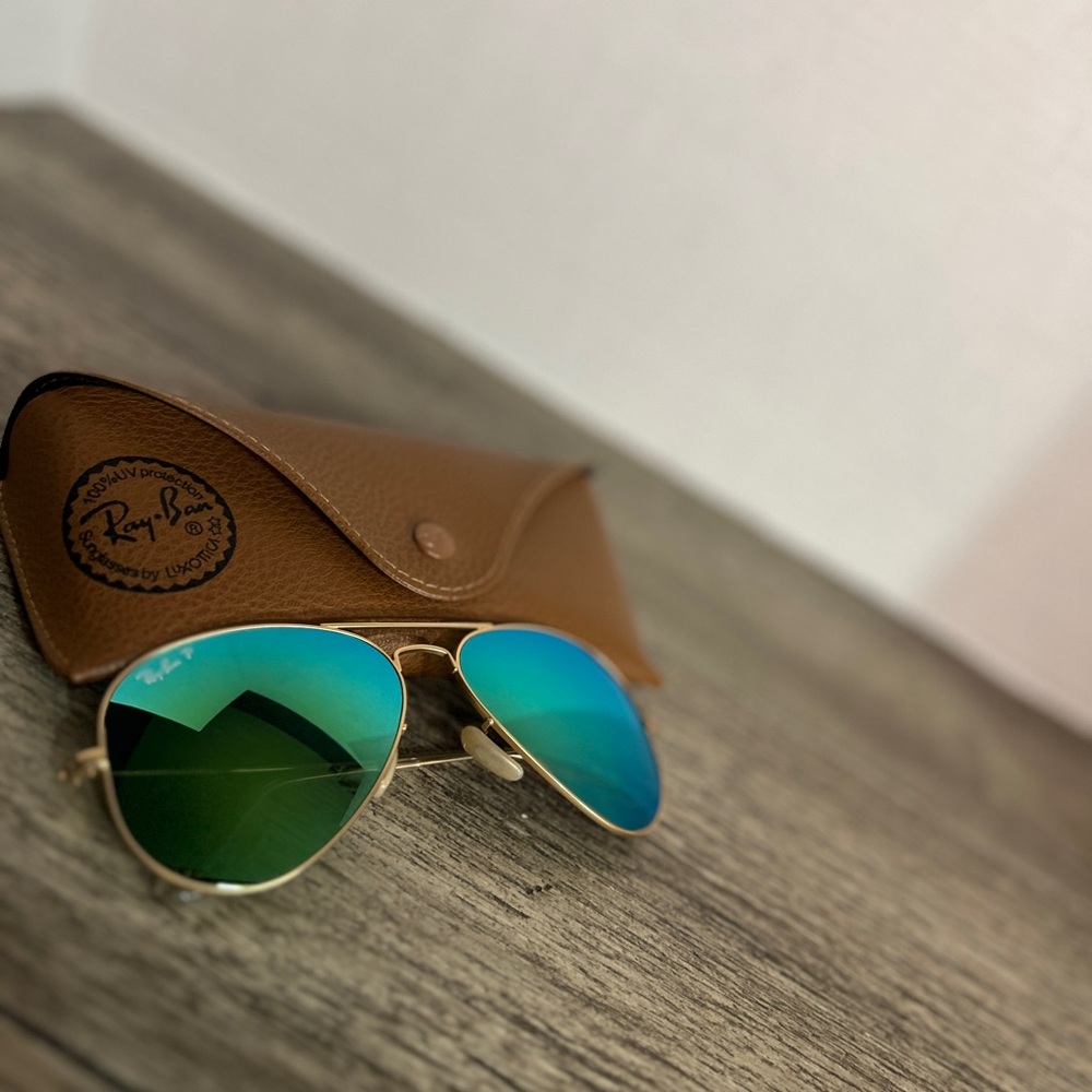 Ray-Ban Aviator Sunglasses with Green Lenses - Picture 3 of 6